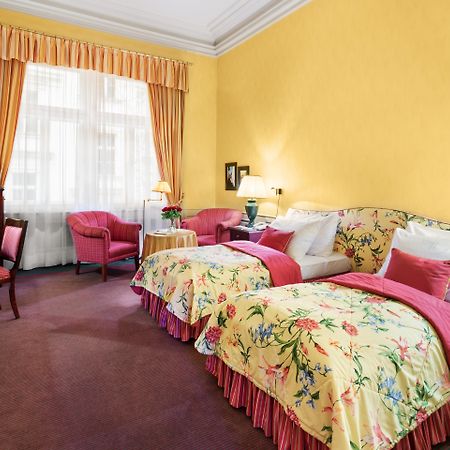 Le Palais Art Hotel Praga Quarto foto A room at the Hotel