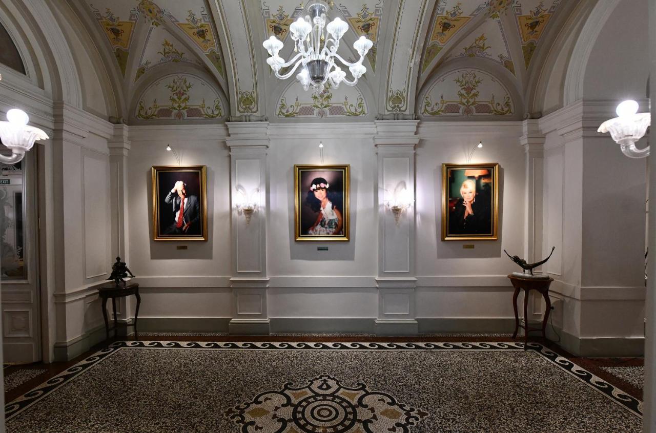 Le Palais Art Hotel Praga Exterior foto The interior of the hotel