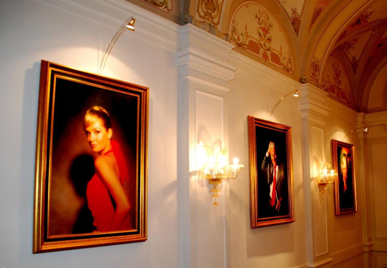 Le Palais Art Hotel Praga Exterior foto The 2006 portraits of the winners of the 2005 season.