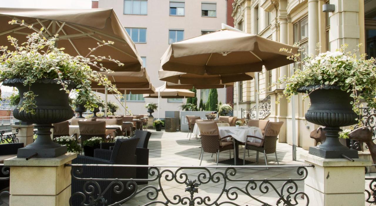 Le Palais Art Hotel Praga Exterior foto The Terrace at the Mandarin Oriental, Munich