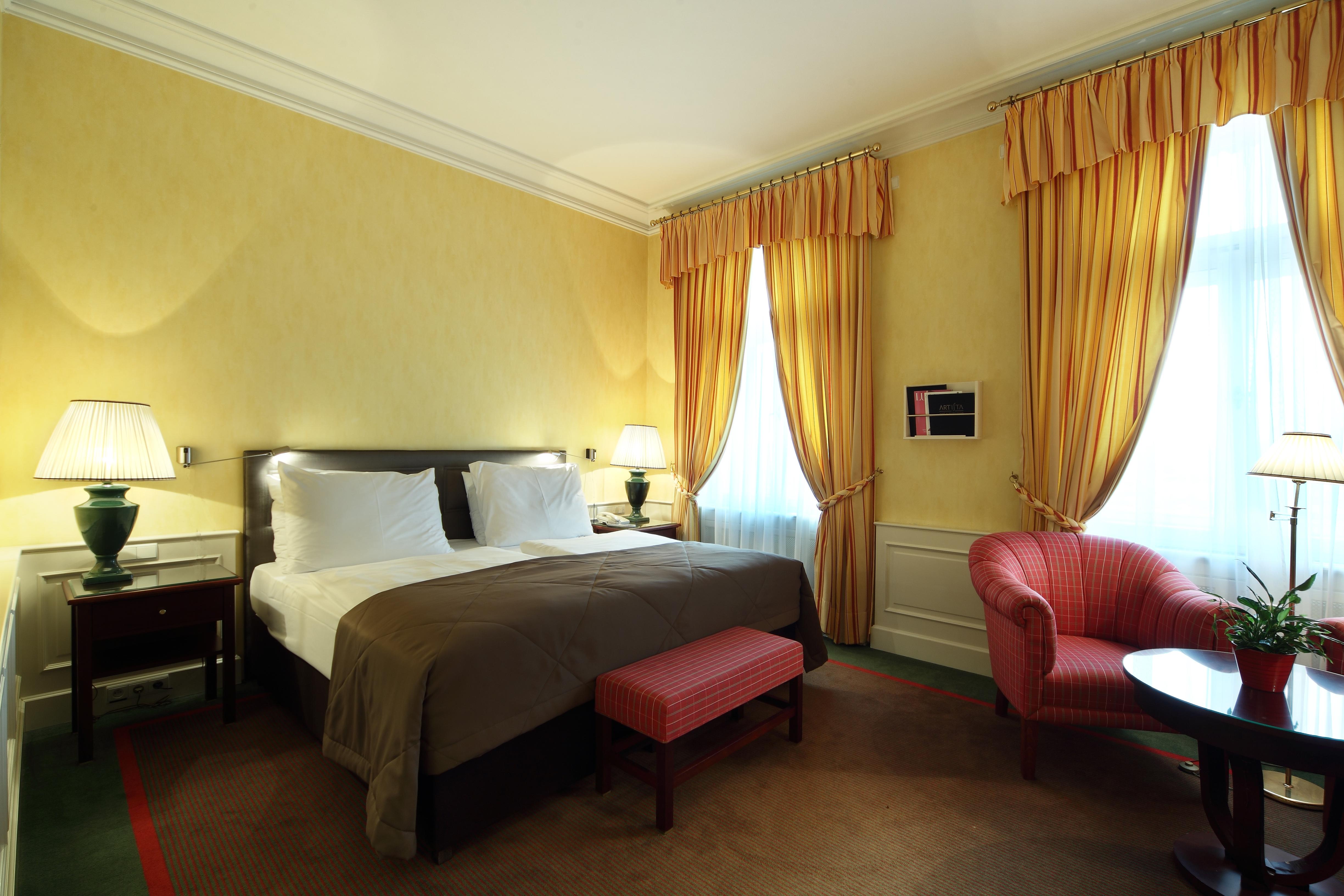 Le Palais Art Hotel Praga Exterior foto A room at the hotel