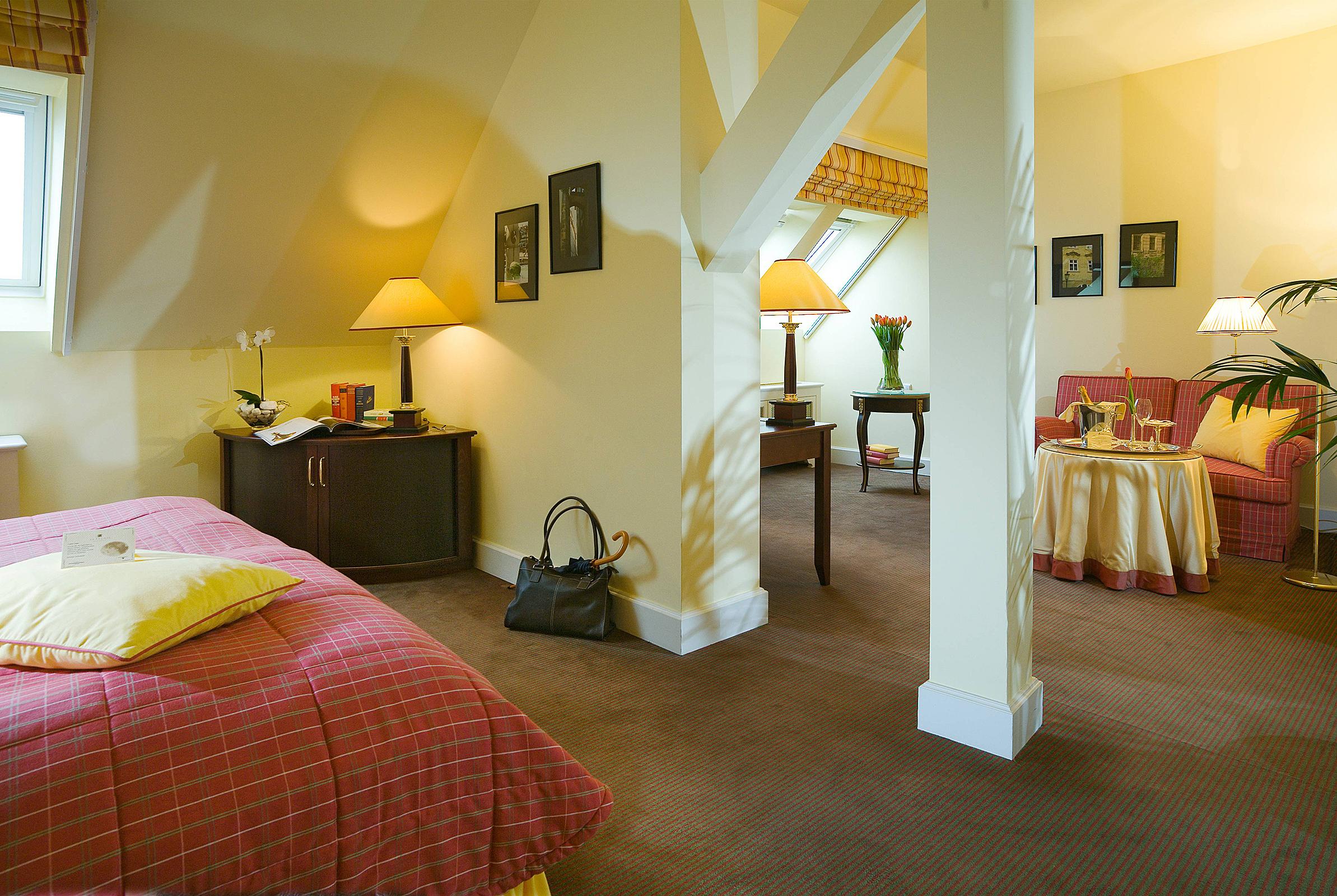 Le Palais Art Hotel Praga Exterior foto A suite at the Hotel de Charost
