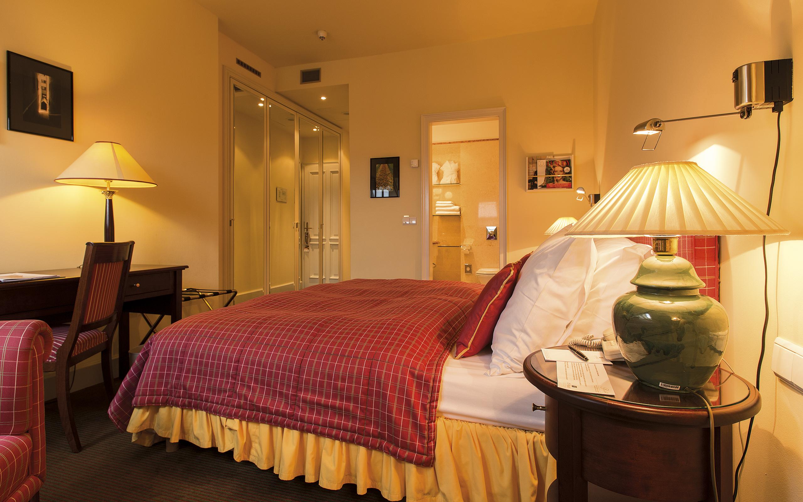 Le Palais Art Hotel Praga Exterior foto A room at the hotel