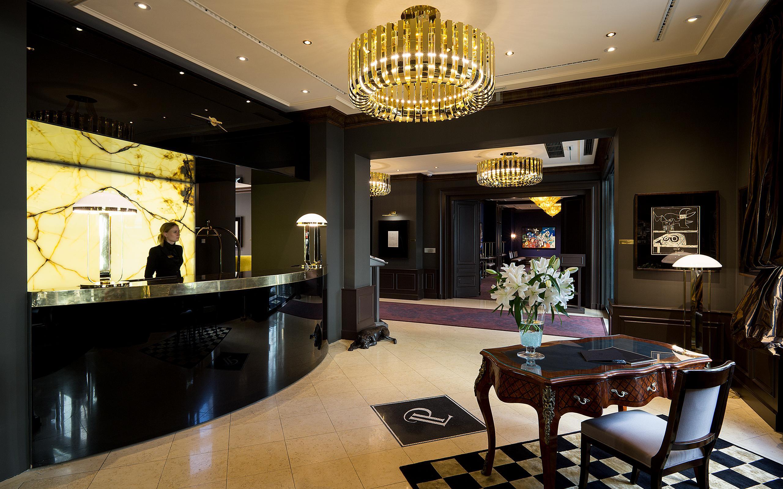 Le Palais Art Hotel Praga Exterior foto The lobby of the hotel