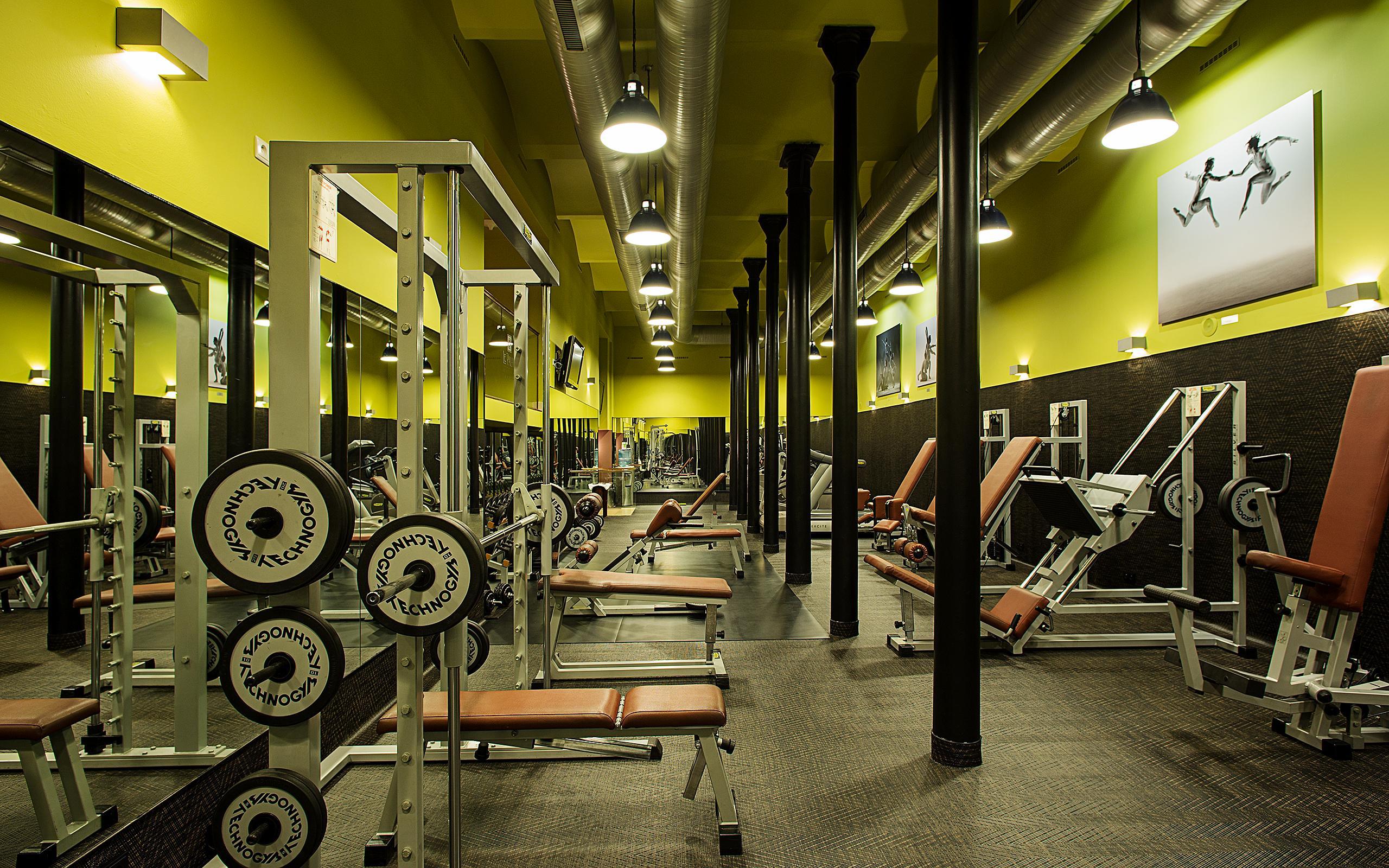 Le Palais Art Hotel Praga Exterior foto A typical Virgin Active gym