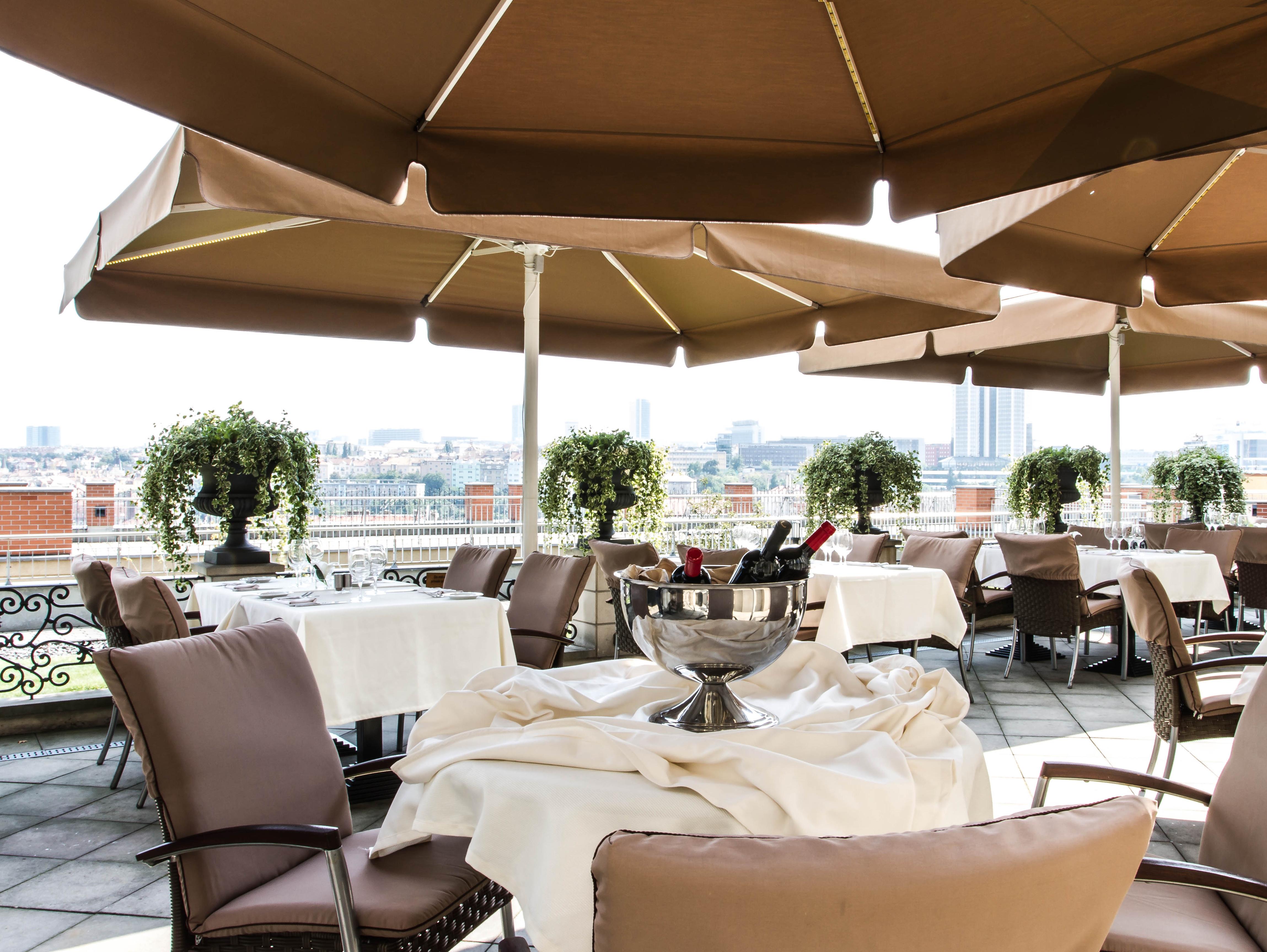 Le Palais Art Hotel Praga Exterior foto The Terrace