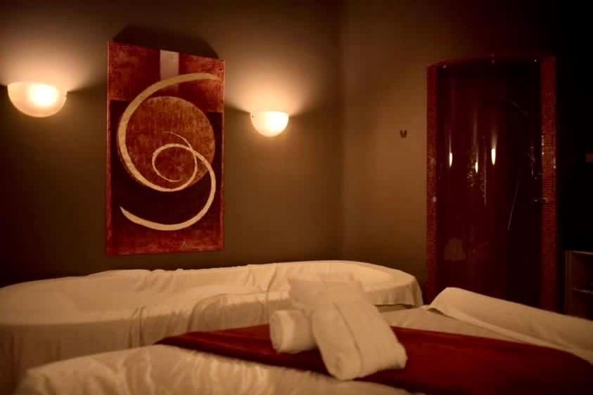 Le Palais Art Hotel Praga Exterior foto A massage room at a spa