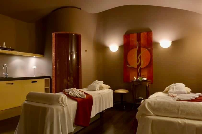 Le Palais Art Hotel Praga Exterior foto A treatment room at a spa