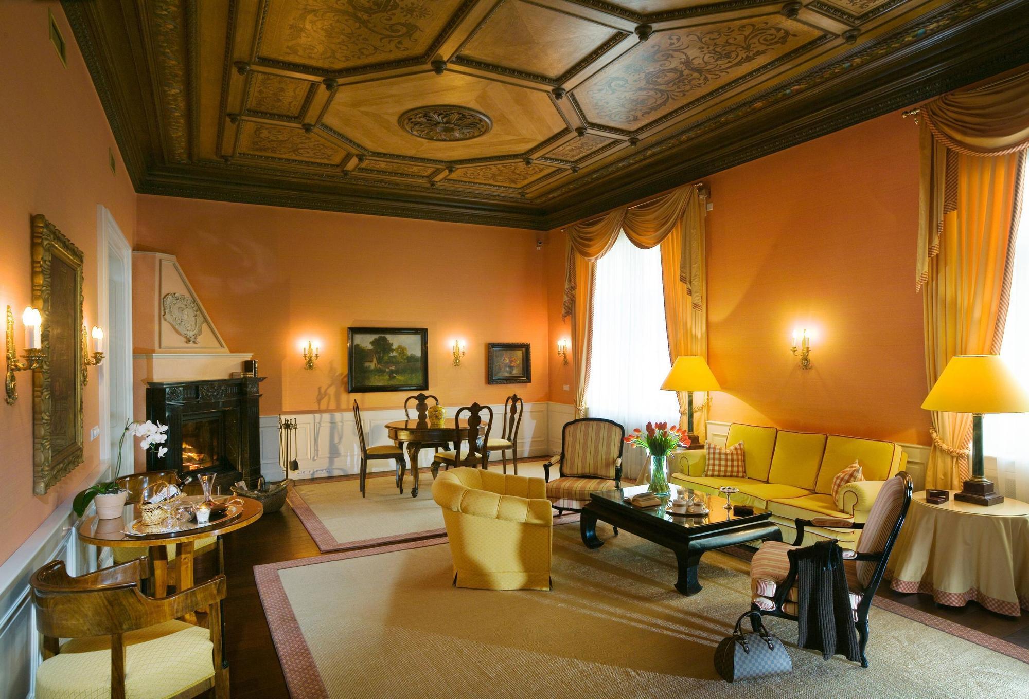 Le Palais Art Hotel Praga Quarto foto The living room