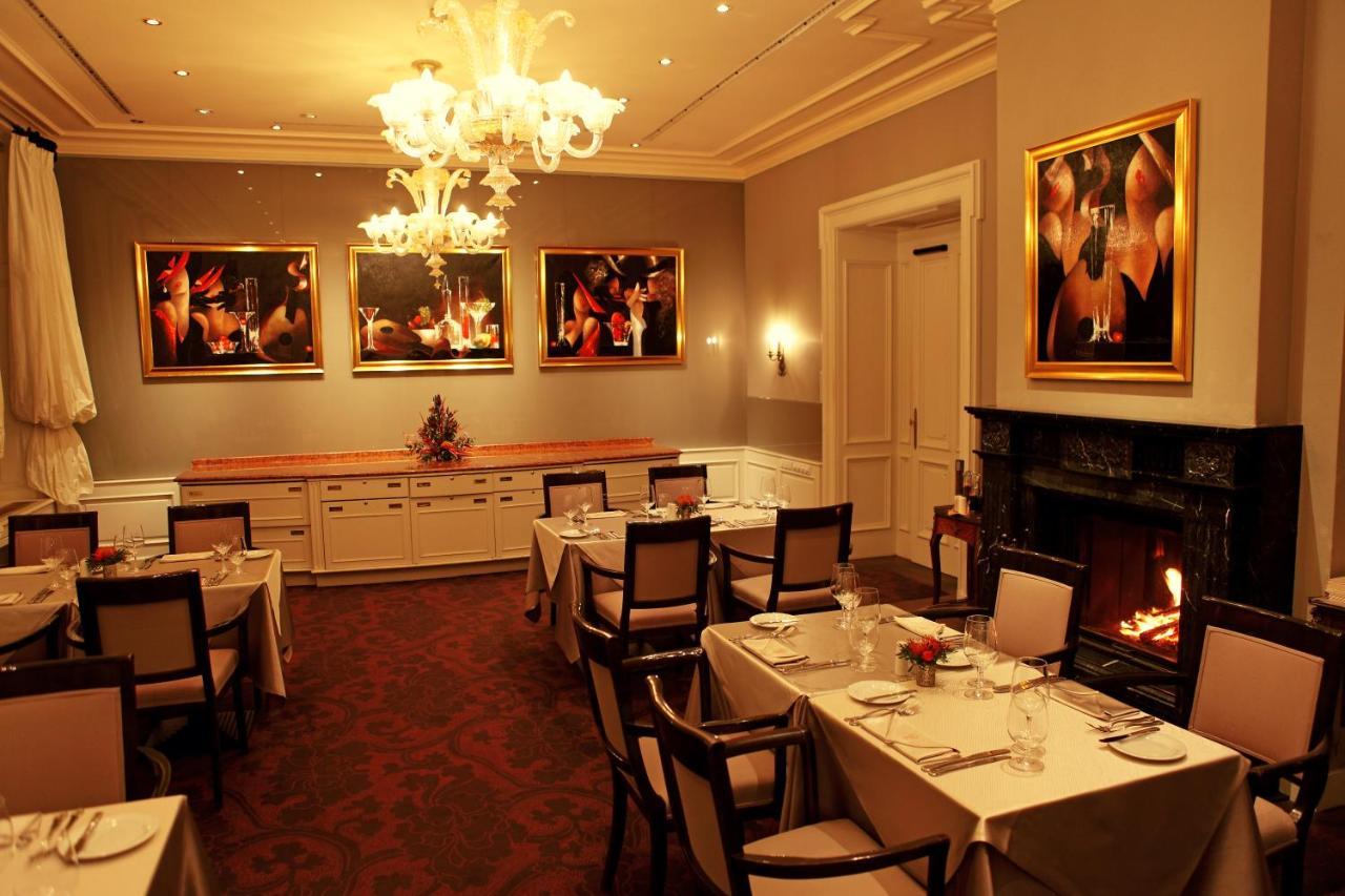 Le Palais Art Hotel Praga Exterior foto The restaurant's interior